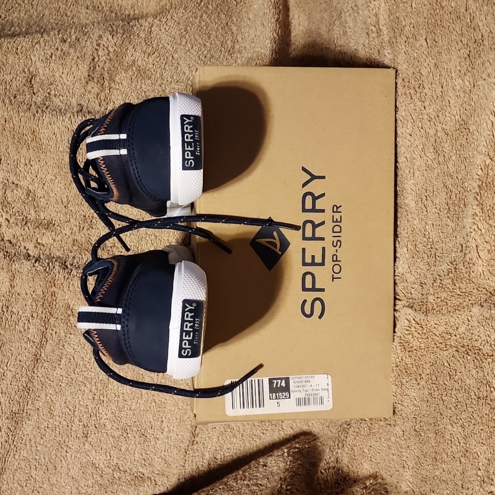 DECKFIN/NAVY  Sperry boys size 2 medium casual shoe